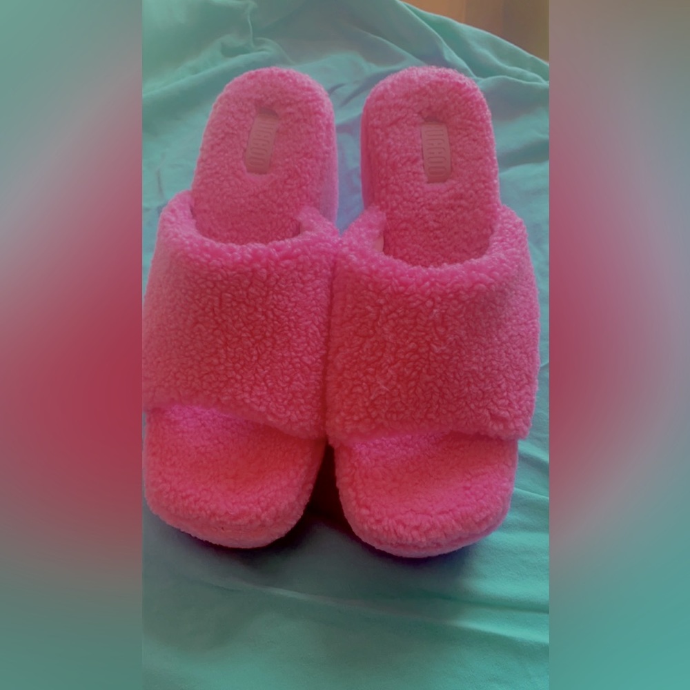 PINK FUR PLATFORM SLIDES 💕